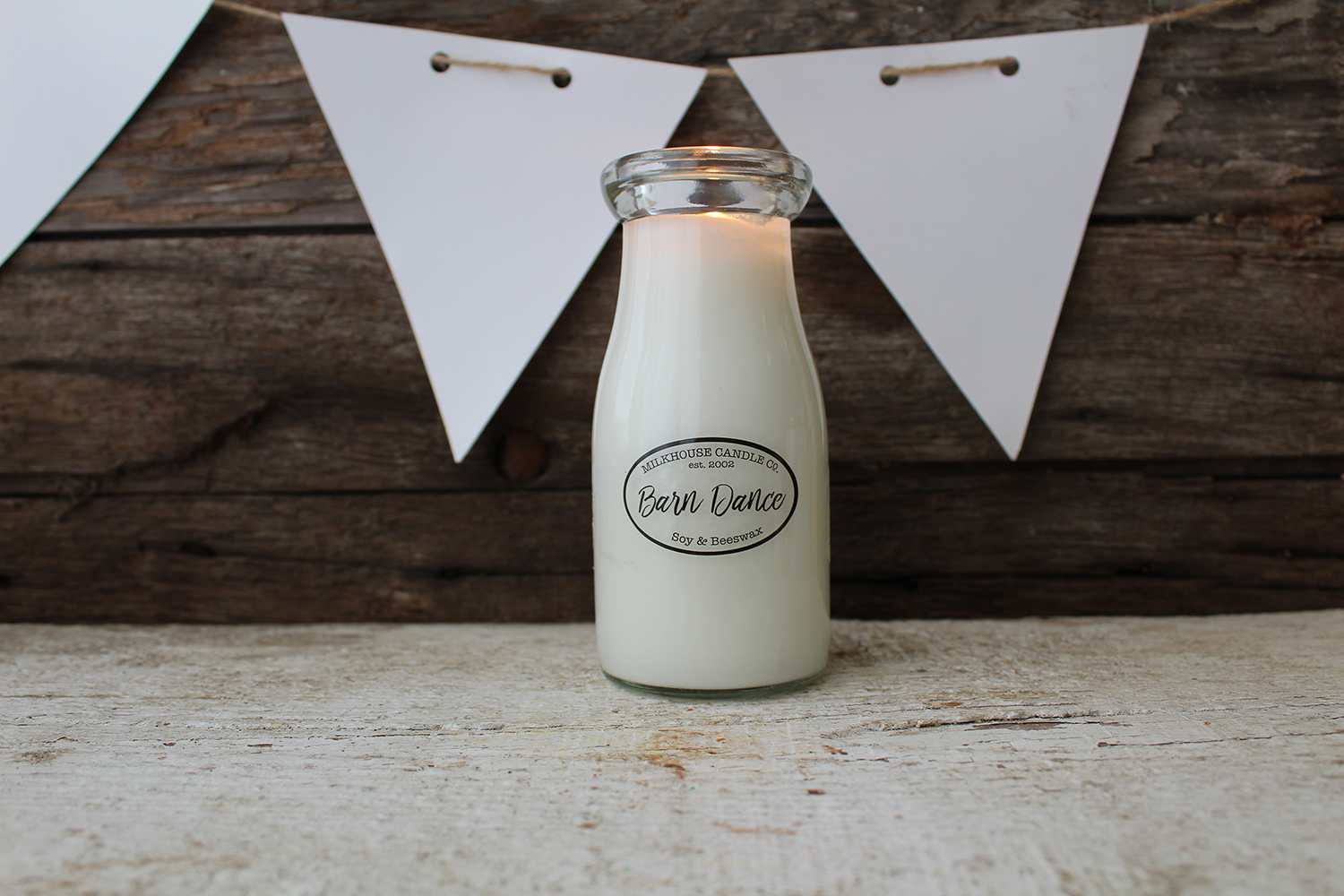 MILKHOUSE CANDLE Barn Dance mirisna svijeća MILKBOTTLE (227 g)