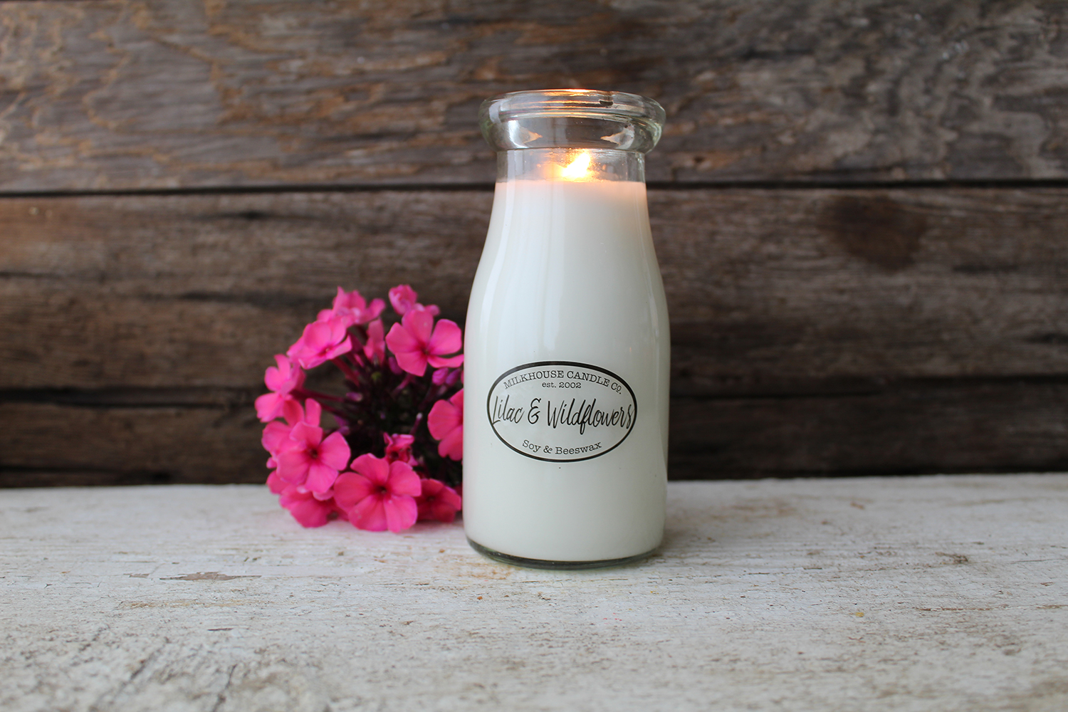 MILKHOUSE CANDLE Mirisna svijeća Lilac & Wildflowers MILKBOTTLE (227 g)