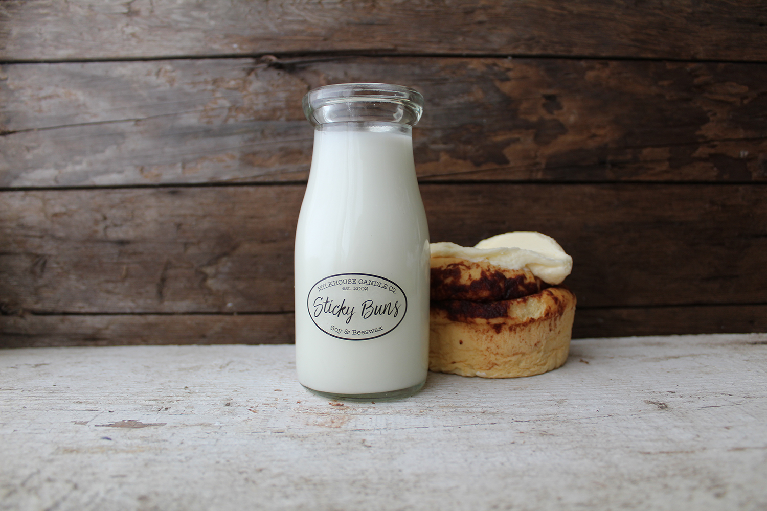 MILKHOUSE CANDLE Sticky Buns mirisna svijeća MILKBOTTLE (227 g)