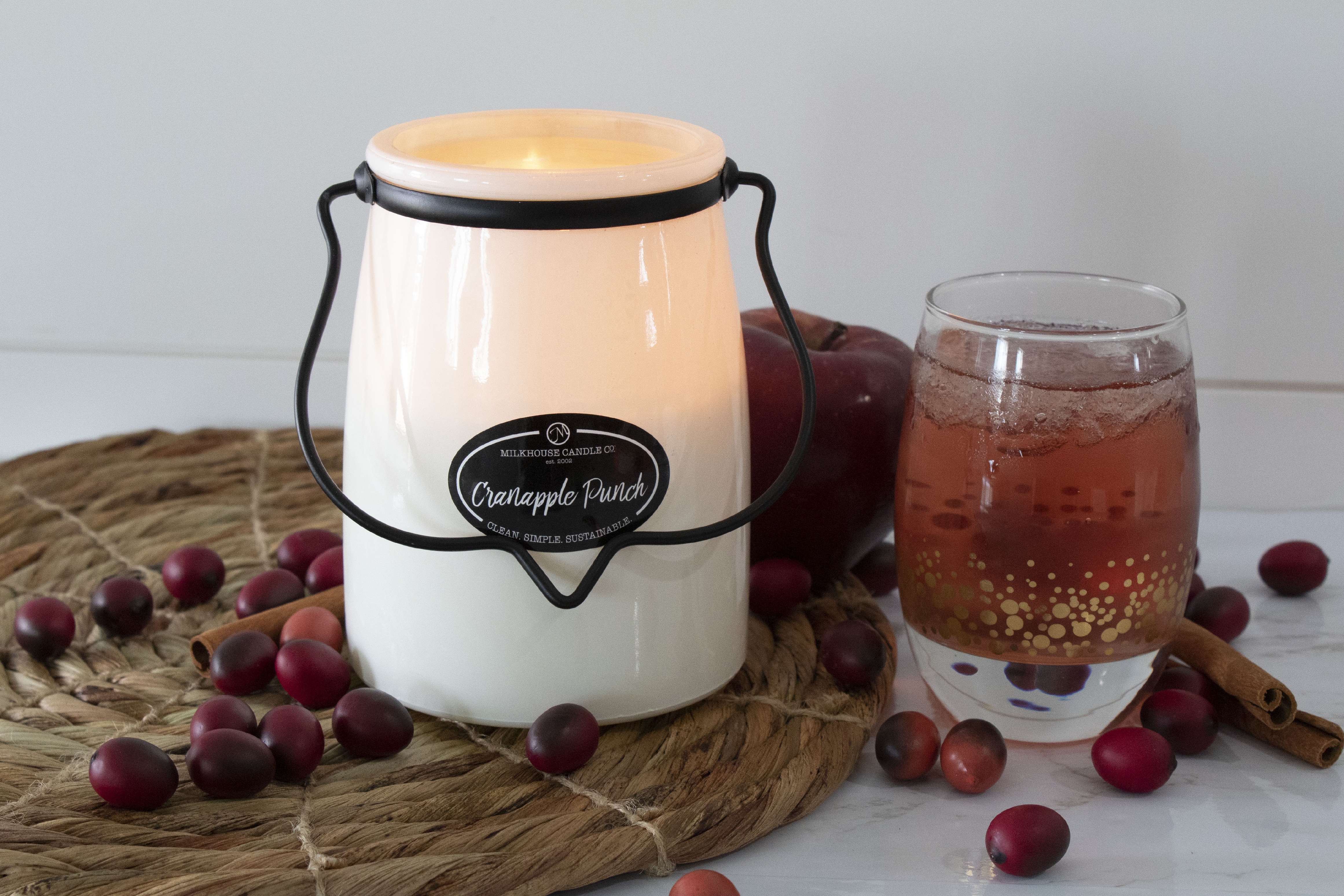 MILKHOUSE CANDLE Cranapple Punch mirisna svijeća BUTER JAR (624 g)