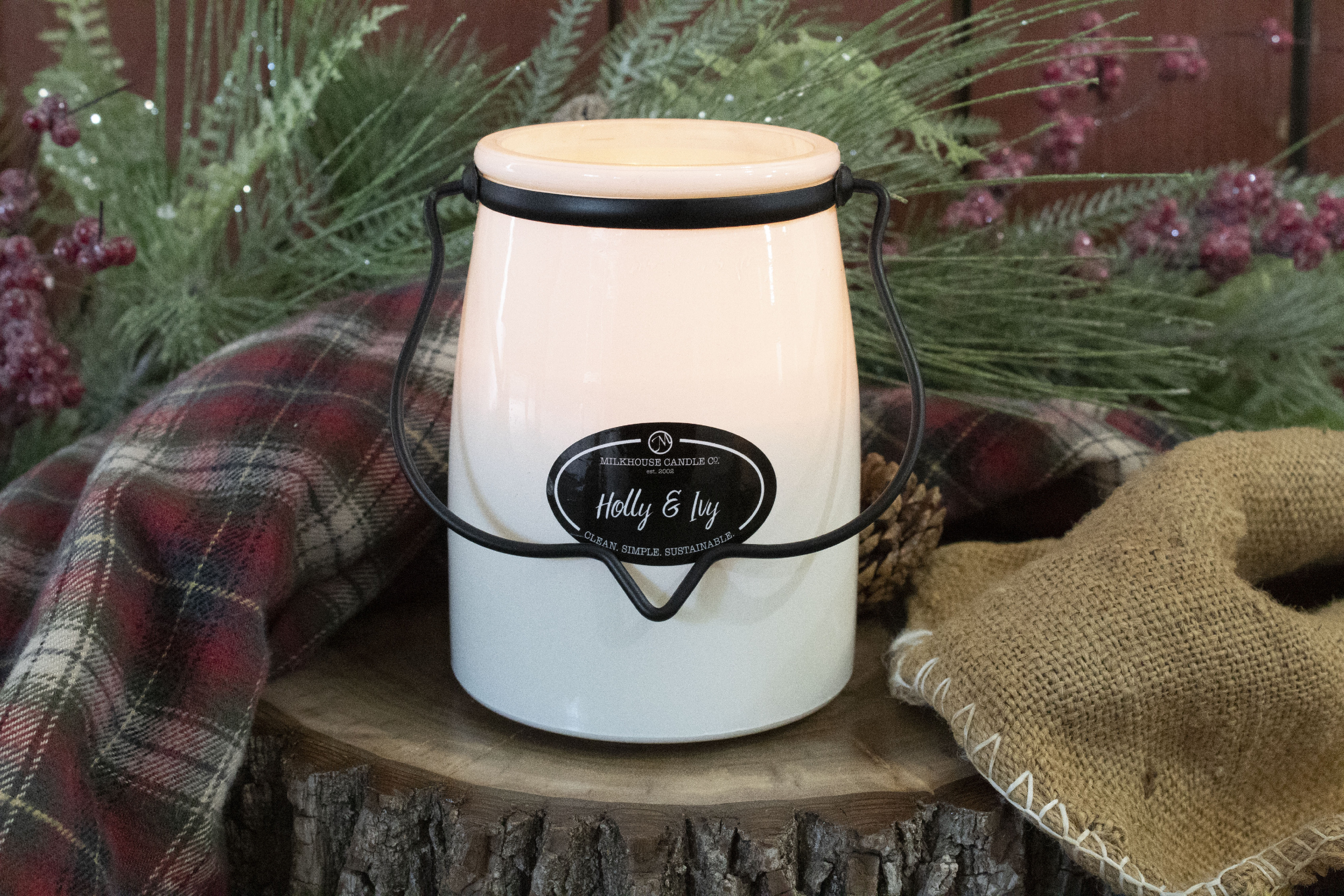 MILKHOUSE CANDLE Mirisna svijeća Holly & Ivy BUTTER JAR (624 g)