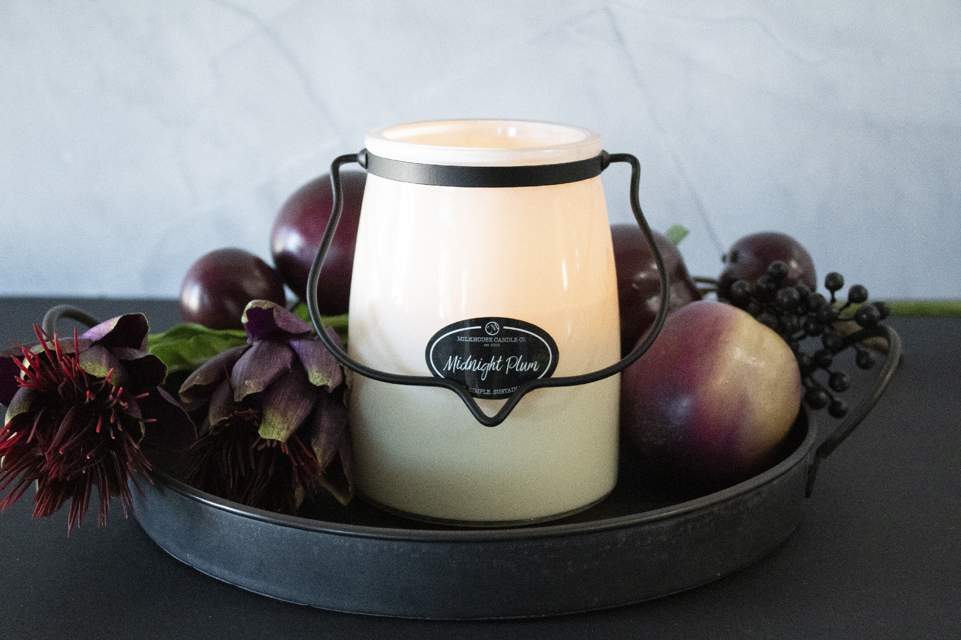 MIKHOUSE CANDLE Midnight Plum mirisna svijeća BUTTER JAR (624 g)